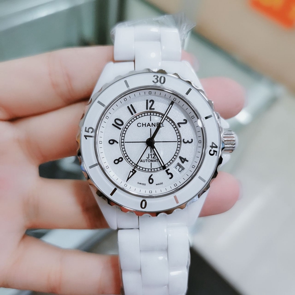 シャネル時計背面デザイン